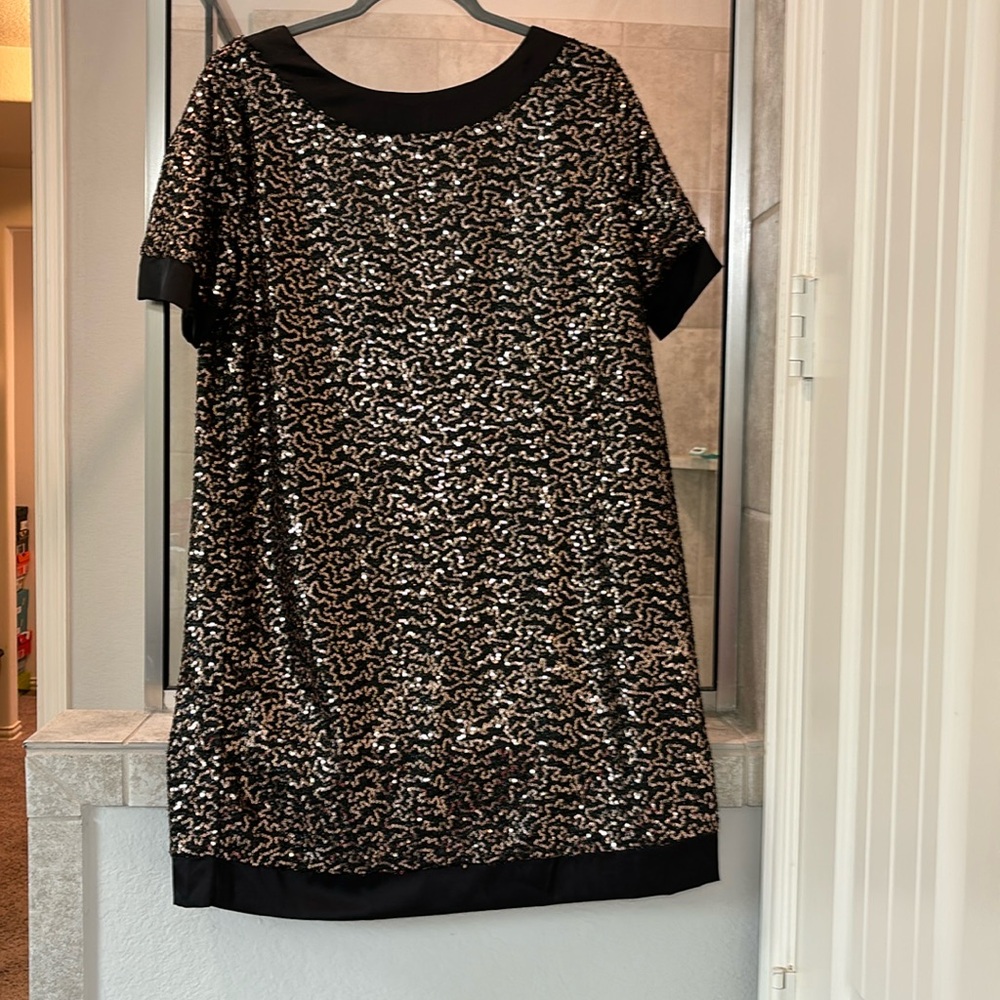 Black and gold sequins party dress